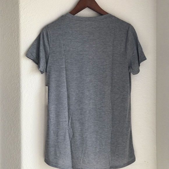 Disney Mickey Mouse Gray Short Sleeve Fitted T-shirt Scoop Neck Women sz Large - Picture 13 of 16